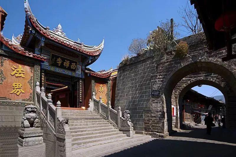 大学生突发心脏骤停，同学用神器AED救了他，心脏骤停前有哪些异常信号？游戏画面